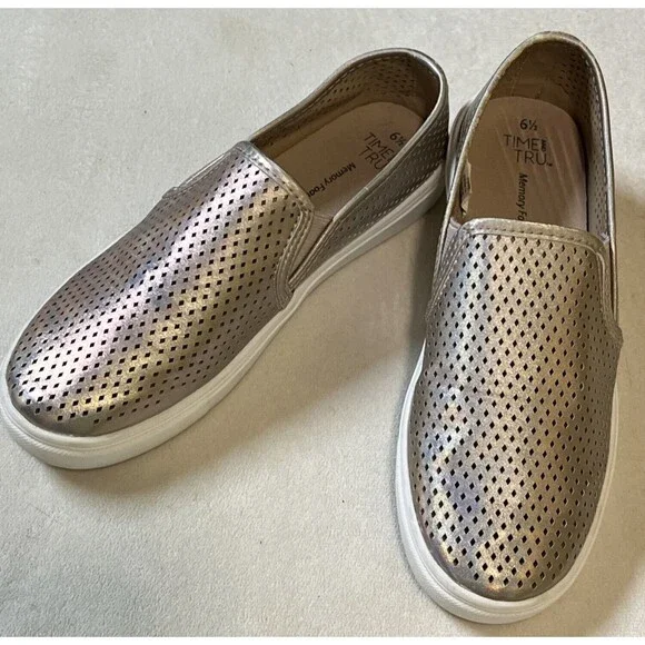 Time And Tru Shoes Women’s Sz 6 1/2 Loafers Metallic Gold Slip On Casual Sneaker - Picture 3 of 8